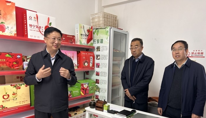 何鵬峰調(diào)研蘋(píng)果營(yíng)銷(xiāo)工作